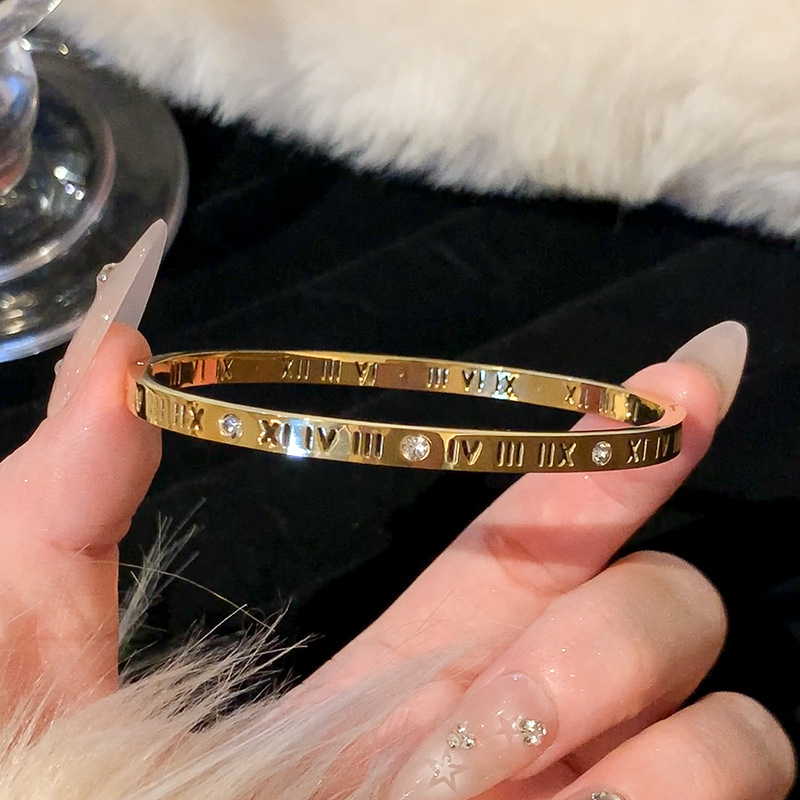 Round Gem Bracelet for Women Elegant Minimalist Jewelry