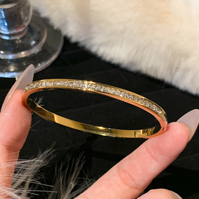Round Gem Bracelet for Women Elegant Minimalist Jewelry